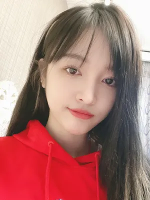 吴宣仪私服俏皮自拍照图片