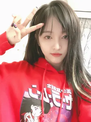 吴宣仪私服俏皮自拍照图片_3