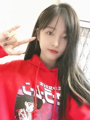 吴宣仪私服俏皮自拍照图片_4