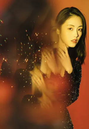 章乐韵亮片裙性感妩媚写真图片_1
