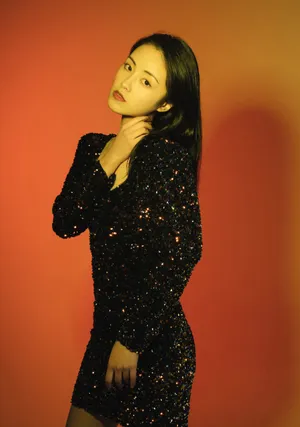 章乐韵亮片裙性感妩媚写真图片_3