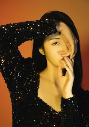 章乐韵亮片裙性感妩媚写真图片_14
