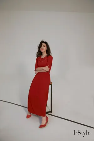 刘琳红色连衣裙优雅写真图片
