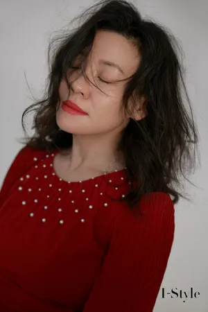 刘琳红色连衣裙优雅写真图片_2