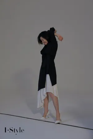 刘琳黑白穿搭内敛写真图片_1