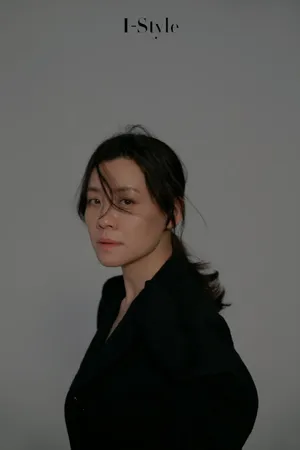 刘琳露背装性感时尚写真图片_2