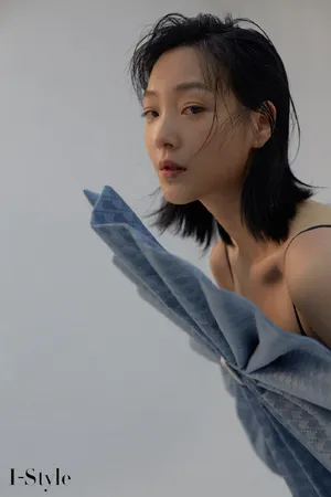 何杜娟折扇艺术裁剪优雅写真图片