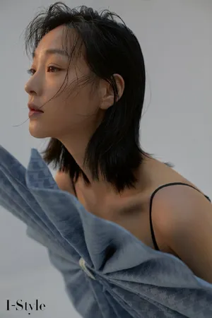 何杜娟折扇艺术裁剪优雅写真图片_1