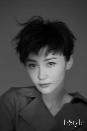 姚笛清新干练写真图片