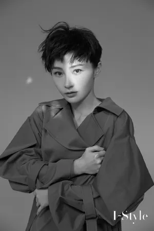 姚笛清新干练写真图片_3