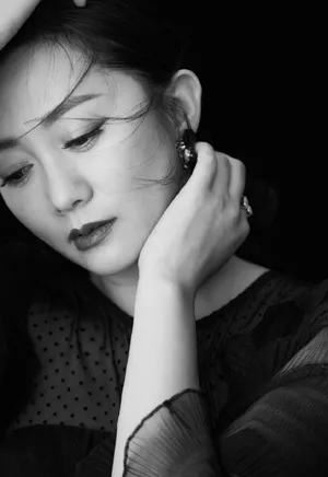 原子飞黑白质感写真图片_3