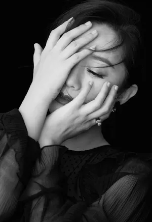 原子飞黑白质感写真图片_5