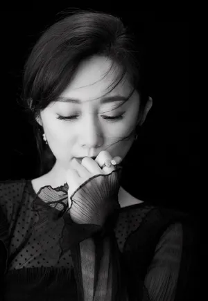 原子飞黑白质感写真图片_6