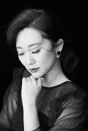 原子飞黑白质感写真图片_8