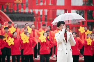 白宇白色风衣帅气写真图片_6