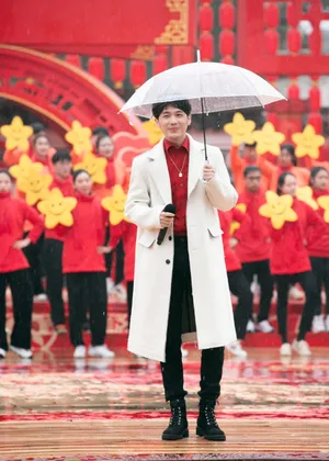 白宇白色风衣帅气写真图片_7