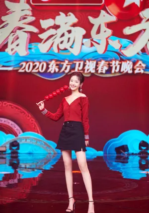 李庚希v领红衣性感图片_2