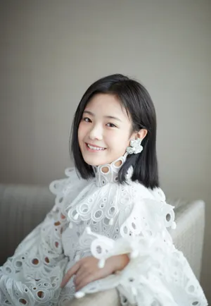 李庚希甜美连衣裙性感写真_2