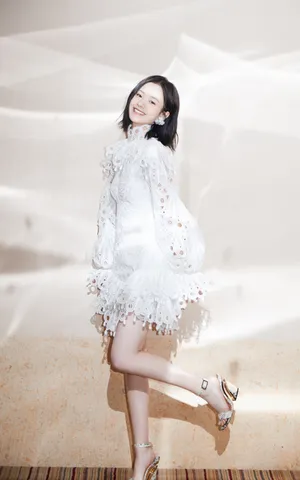 李庚希甜美连衣裙性感写真_7