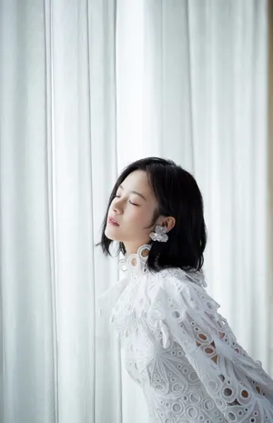 李庚希甜美连衣裙性感写真_8