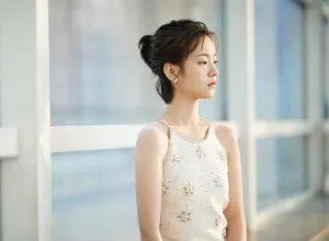 李庚希露背礼服性感写真_6