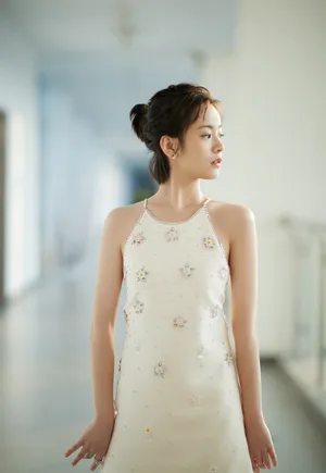 李庚希露背礼服性感写真_8