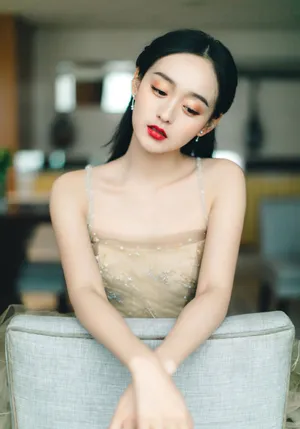 何泓姗性感迷人写真图片