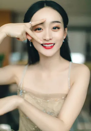 何泓姗甜美娇俏写真图片_2