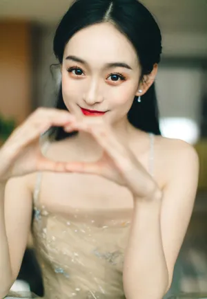 何泓姗甜美娇俏写真图片_3