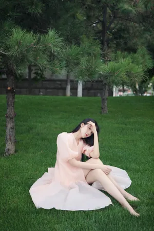 张琳艺仙气甜美写真图片