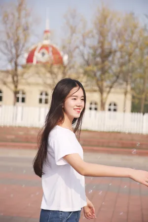 张琳艺甜美养眼私服图片_2