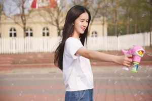 张琳艺甜美养眼私服图片_3