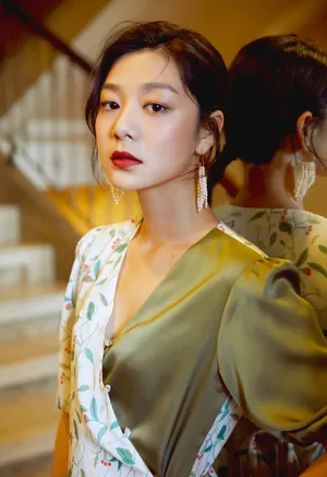 王真儿优雅甜酷写真图片_1