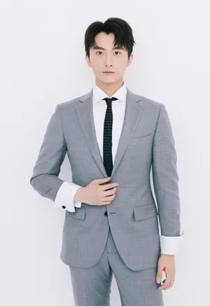 牛骏峰灰色西装儒雅帅气写真图片_5