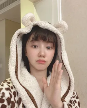 王鹤润居家素颜照图片_3