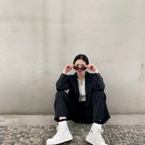 周洁琼率性西服街拍图片_3