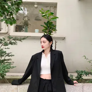 周洁琼率性西服街拍图片_5