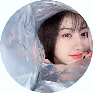 景甜俏皮薯片袋大片写真图片_2