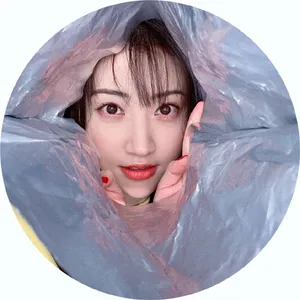 景甜俏皮薯片袋大片写真图片_4
