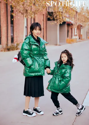 曹曦文母女清爽时尚街拍图片