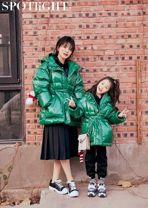 曹曦文母女清爽时尚街拍图片_1