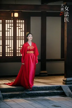周洁琼《大唐女法医》惊艳红衣剧照图片