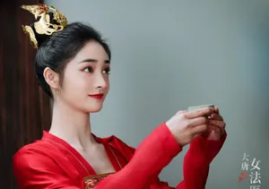 周洁琼《大唐女法医》惊艳红衣剧照图片_2