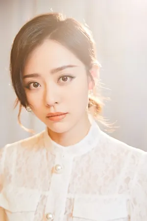 张靓颖白裙温婉素雅写真图片_3