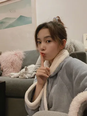 陈瑶私服俏皮居家自拍照图片