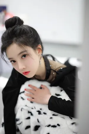 冯提莫甜酷俏皮写真图片_2