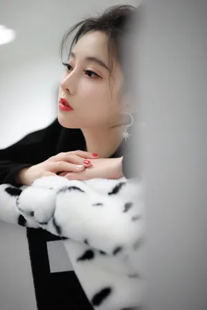 冯提莫甜酷俏皮写真图片_4