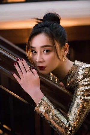 袁姗姗金色亮片裙性感写真图片_1