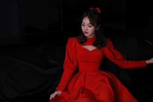 强东玥红裙性感写真图片_5