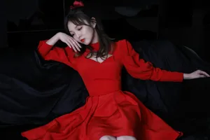 强东玥红裙性感写真图片_6